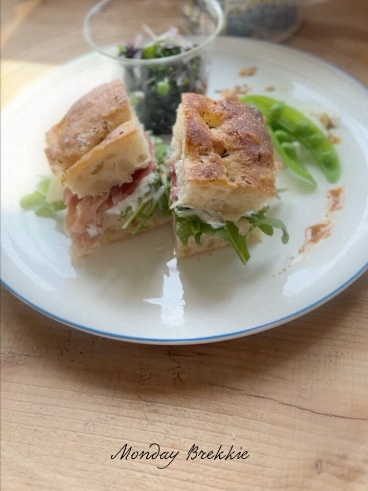 今朝はサワードウ種のフォカッチャ